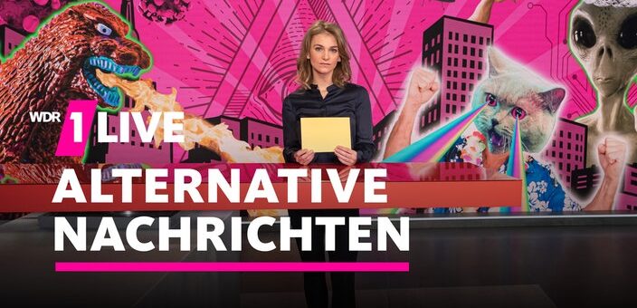 Nachrichtensprecherin umgeben von seltsamen Figuren